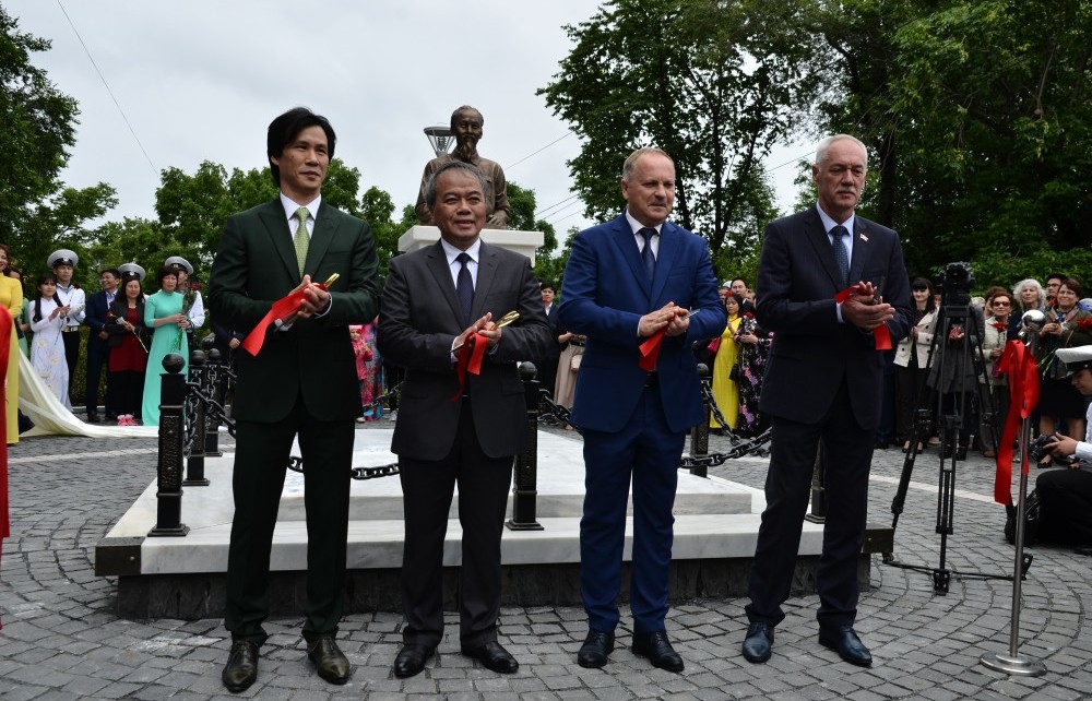 Khánh thành tượng đài Chủ tịch Hồ Chí Minh tại Vladivostok, Liên bang Nga