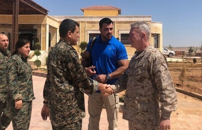 Tướng Mỹ bất ngờ thăm lực lượng SDF tại Syria