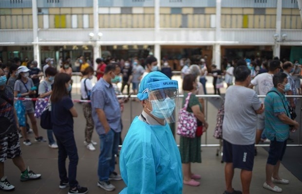 Dịch Covid-19: Hong Kong chuẩn bị 'lâm trận', Malaysia và Singapore nhất trí mở cửa biên giới, Mỹ phát hiện gen 'khóa chặt' virus