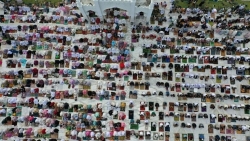 Covid-19: Bất chấp số bệnh nhân liên tục lập đỉnh, người dân Indonesia tụ tập cầu nguyện