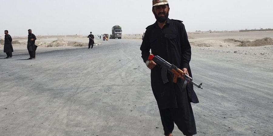 Afghanistan đang thép đáp trả, tố Taliban 'nói dối', sát hại hơn 100 dân thường. (Nguồn: AP)
