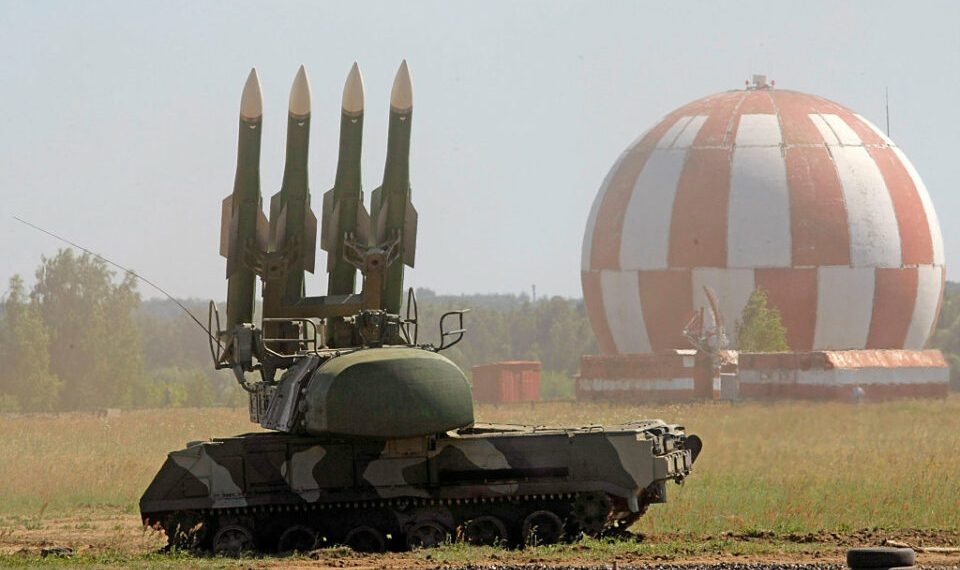 Liên tục không kích Syria, tên lửa Israel bị hệ thống phòng không Nga cho 'nếm mùi'. (Nguồn: AP)