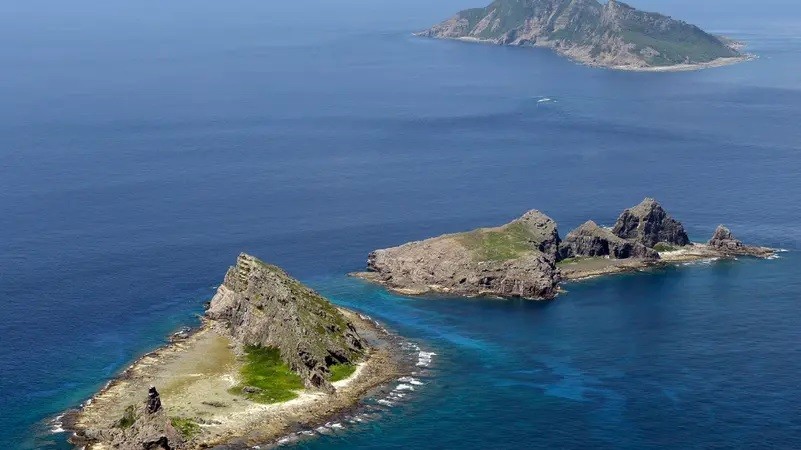 Tàu hải quân Trung Quốc xuất hiện gần quần đảo tranh chấp với Nhật Bản, Tokyo hành động