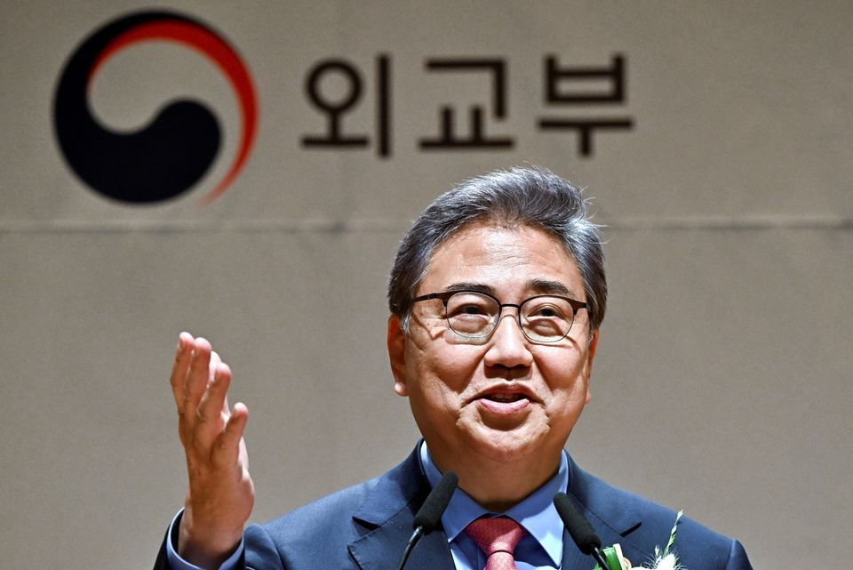 Ngoại trưởng Hàn Quốc công du Nhật Bản, mang theo kỳ vọng về trang quan hệ mới giữa hai đồng minh Mỹ. (Nguồn: Reuters)