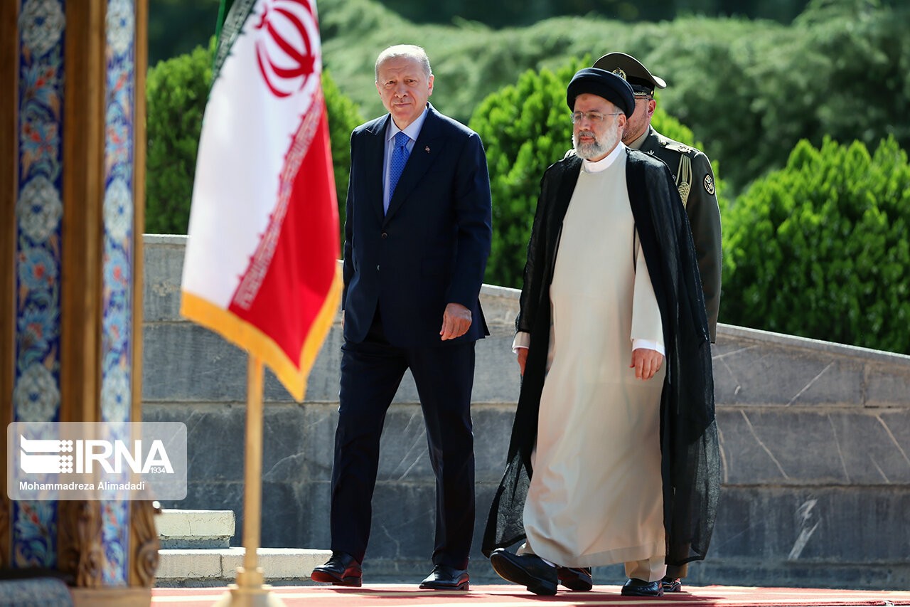 Tổng thống Thổ Nhĩ Kỳ thăm Iran: Tehran ca ngợi 'bước ngoặt', cảnh báo Ankara về hậu quả nếu tấn công ở Syria