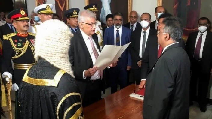 Sri Lanka: Tân Tổng thống tuyên thệ nhậm chức, cảm ơn lực lượng vũ trang và kêu gọi đoàn kết. (Nguồn: Yahoo)