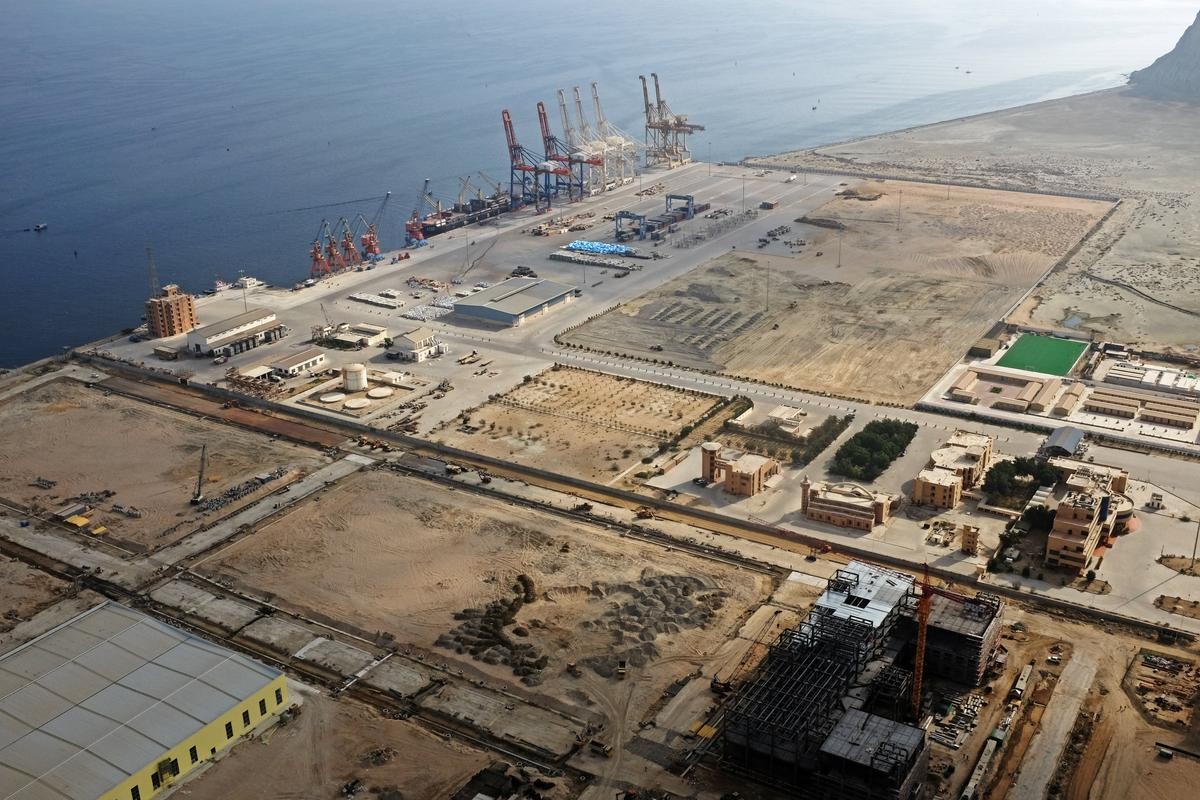 Toàn cảnh cảng Gwadar ở Gwadar, Pakistan. CPEC được thành lập vào năm 2013 nhằm cải thiện cơ sở hạ tầng giao thông đường bộ, đường sắt và năng lượng của Pakistan bên cạnh việc kết nối cảng biển nước sâu Gwadar với tỉnh Tân Cương của Trung Quốc. Ảnh tập tin | Nguồn ảnh: Reuters
