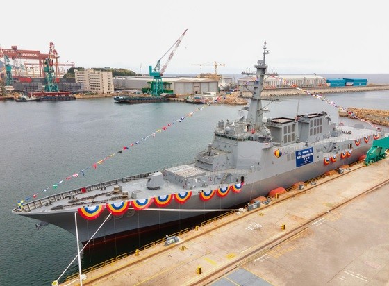 Tàu Jeongjo The Great destoyer được cập cảng tại nhà máy đóng tàu của Hyundai Heavy Industries ở Ulsan vào thứ Năm. (Nguồn: Korea JoongAng Daily)