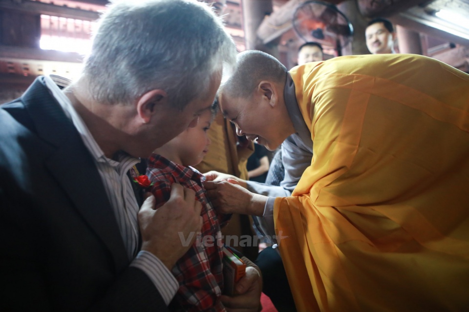 ha noi dai su my dan hai con den chua kim lien lam le vu lan