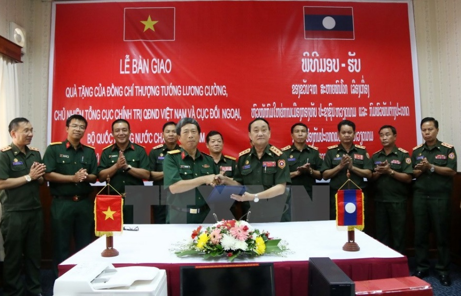 Việt Nam hỗ trợ các sư đoàn chủ lực của Lào tiến lên hiện đại