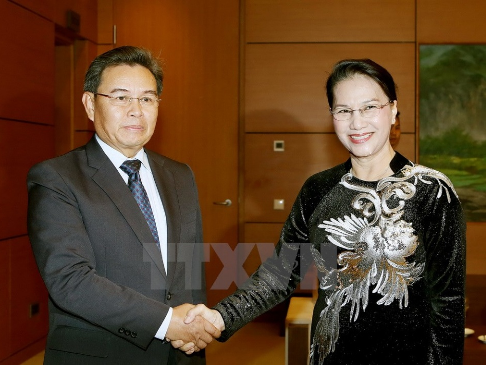 Chủ tịch Quốc hội tiếp Đoàn Ủy ban Trung ương Mặt trận Lào