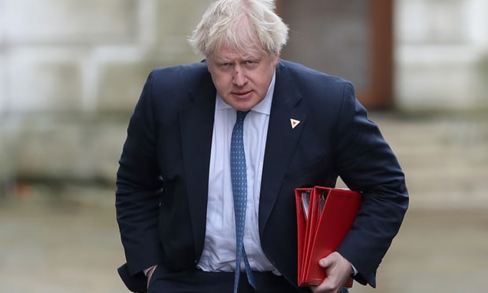 cuu ngoai truong anh boris johnson doi mat voi ky luat dang