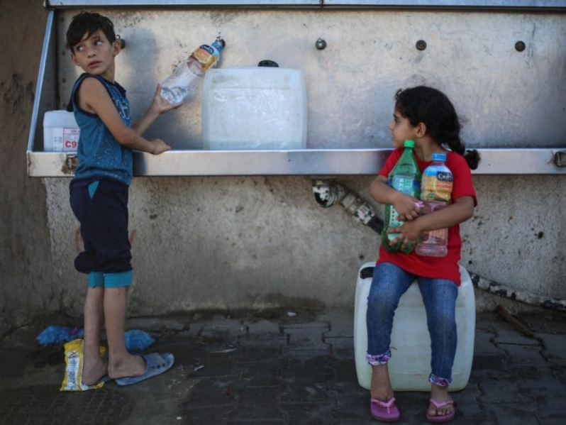 Gần nửa số trường học trên thế giới thiếu nước uống sạch, nhà vệ sinh