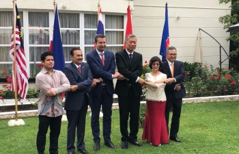 Đại sứ quán các nước ASEAN tại Hungary tổ chức Lễ thượng cờ
