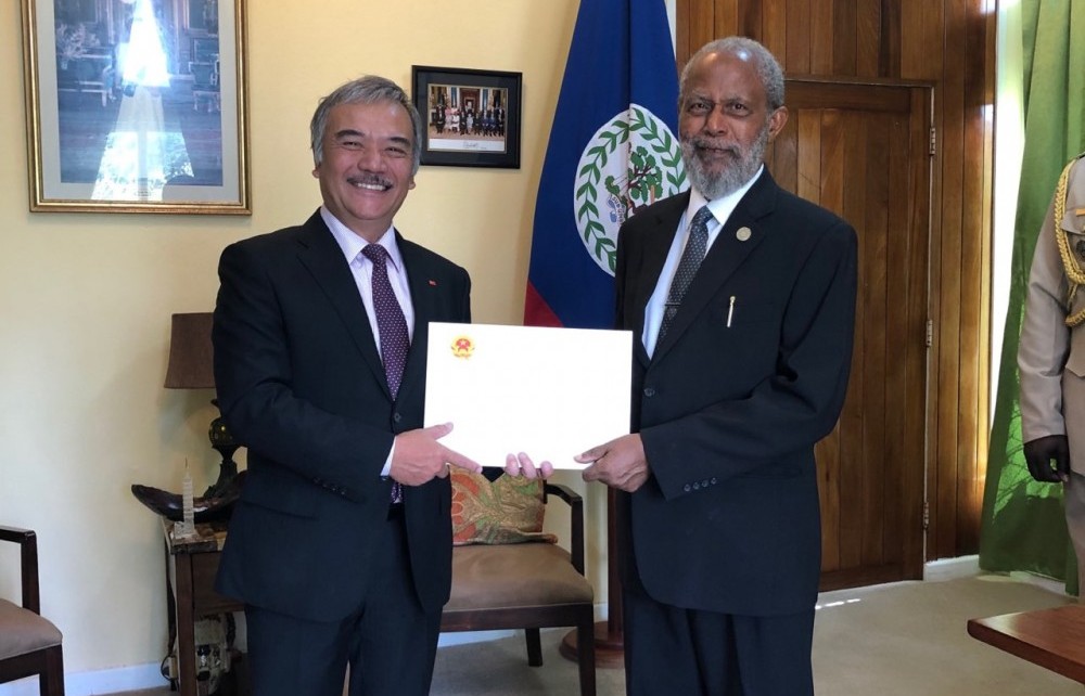 Đại sứ Việt Nam Nguyễn Hoài Dương trình Thư Ủy nhiệm lên Toàn quyền Belize