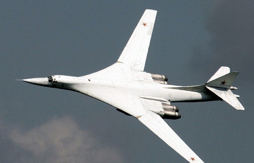 Nga điều máy bay ném bom Tu-160 tới gần biên giới Mỹ