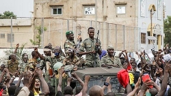 Binh biến ở Mali: Quân đội nổi dậy, bắt giữ Tổng thống, Thủ tướng. Tổng thống tuyên bố từ chức. Tổ chức quốc tế lên tiếng