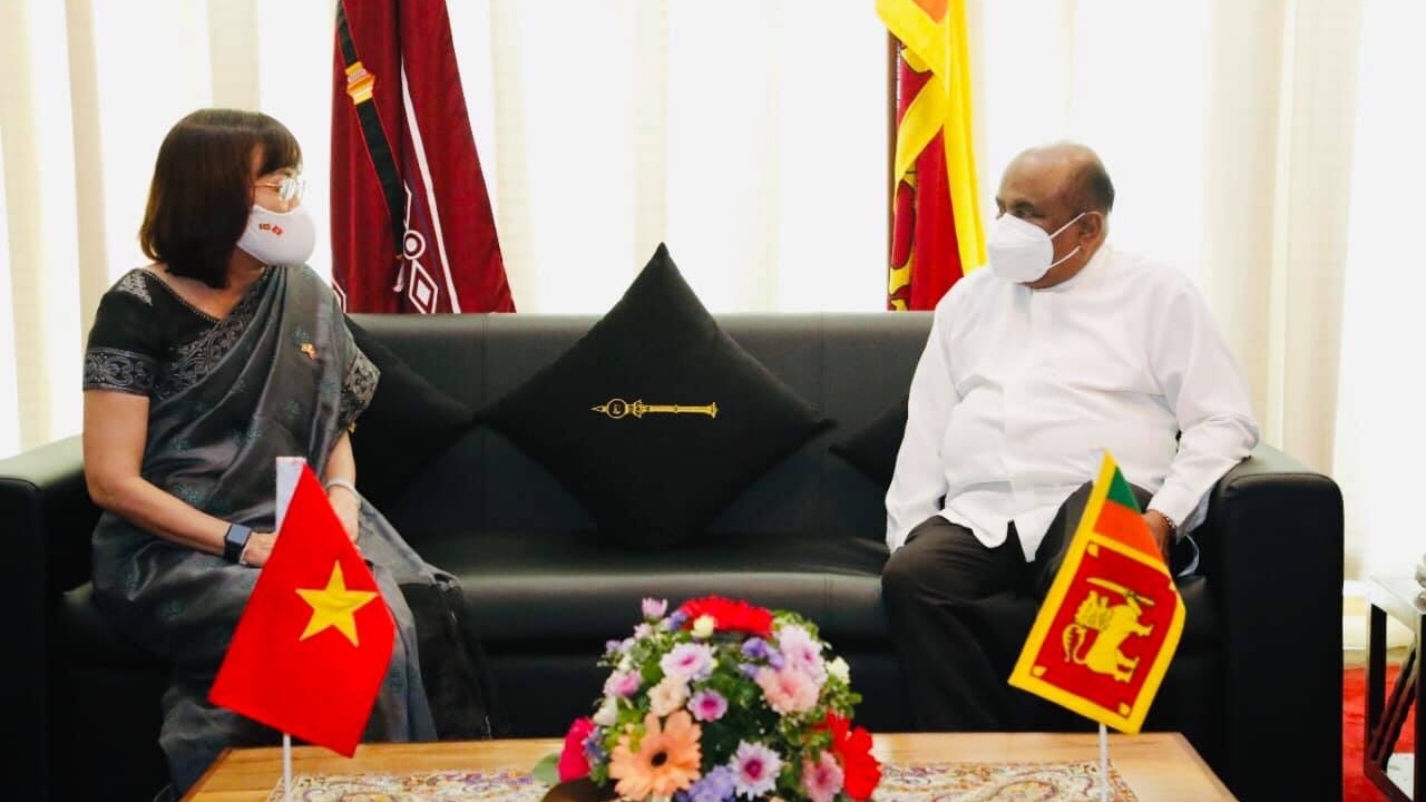 Đại sứ Hồ Thị Thanh Trúc chào xã giao Chủ tịch Quốc hội Sri Lanka nhân bắt đầu nhiệm kỳ công tác