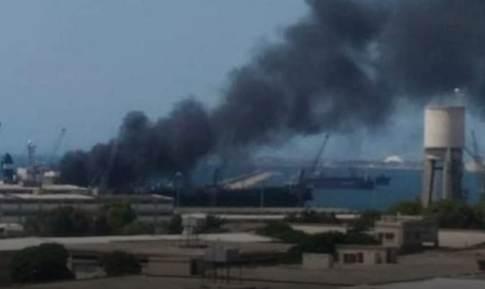 Nóng! Nổ lớn trên tàu neo tại cảng ở Syria, nghi vấn tàu của Iran