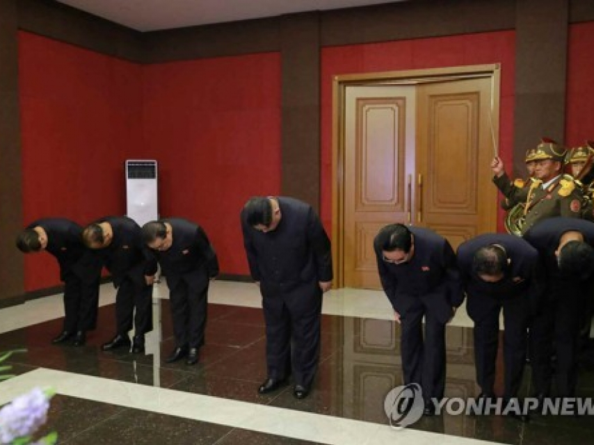 ​Nhà lãnh đạo Kim Jong-un tới viếng nhà phát triển tên lửa chủ chốt