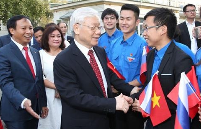 Tổng Bí thư thăm và nói chuyện với cán bộ ĐSQ Việt Nam và cộng đồng người Việt tại Nga