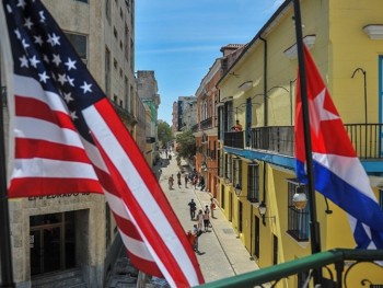 Mỹ gia hạn cấm vận kinh tế Cuba thêm một năm