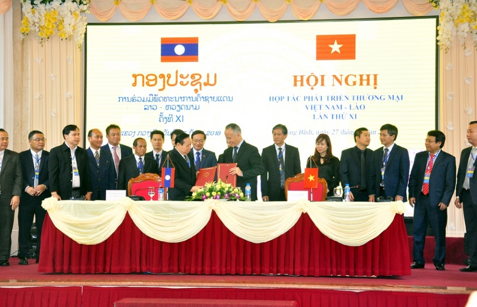 Việt - Lào hợp tác phát triển thương mại biên giới