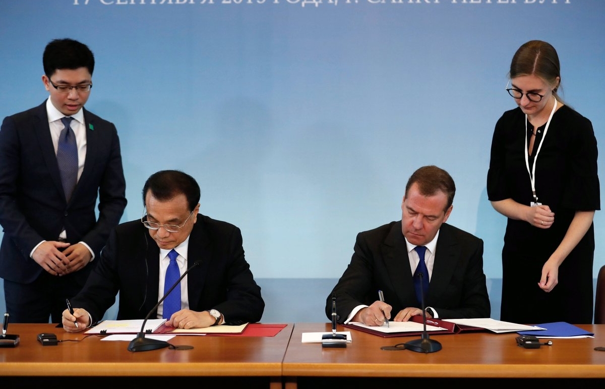 Không chỉ thăm dò, Trung Quốc - Nga ký thỏa thuận hợp tác chế biến và mua bán dầu khí