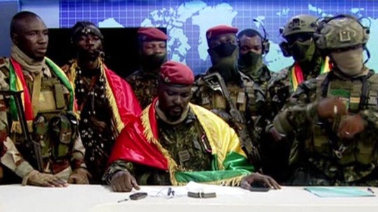 Nhóm quân đội Guinea đảo chính, tuyên bố bắt giữ Tổng thống, giải tán chính phủ, áp giới nghiêm toàn quốc