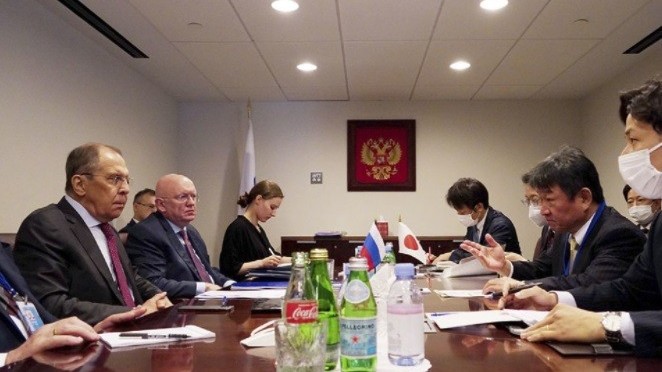 Gặp nhau trên đất Mỹ, Ngoại trưởng Nhật Bản từ chối đề nghị từ người đồng cấp Nga