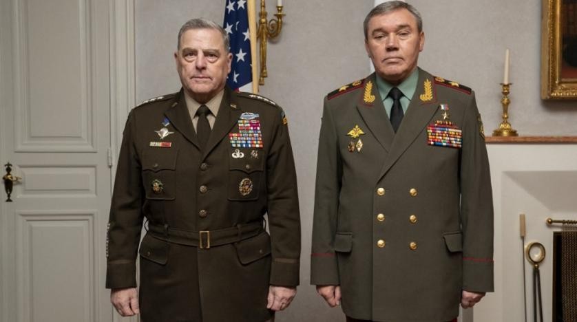 Tổng tham mưu trưởng Các lực lượng vũ trang Nga Valery Gerasimov (R) và Chủ tịch Hội đồng Tham mưu trưởng Liên quân Mỹ Mark Milley. (Nguồn: AFP)