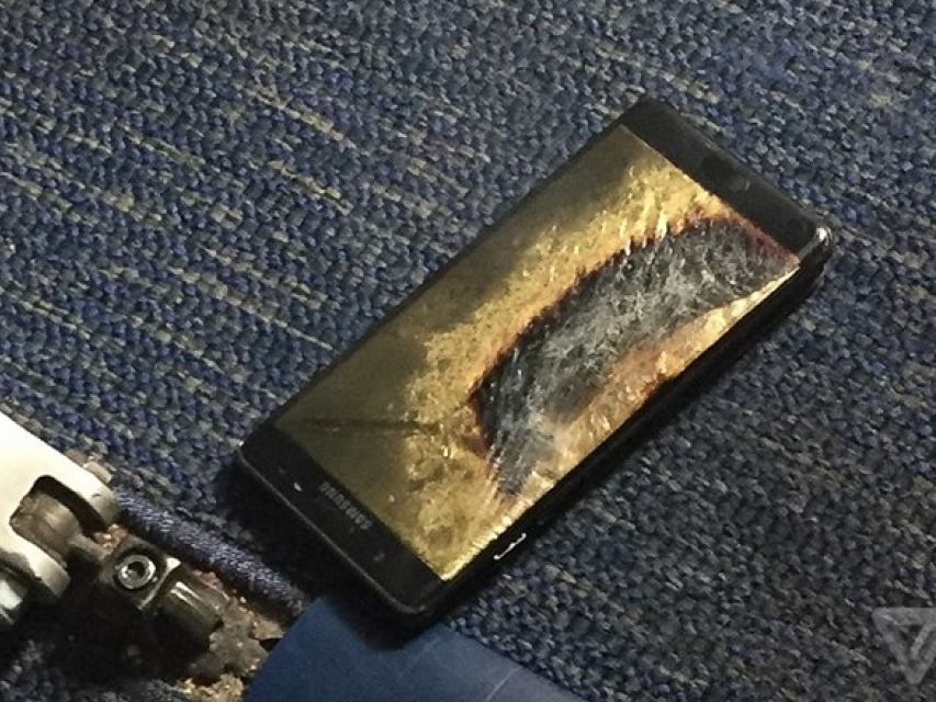 Note 7 "thay thế" bốc khói trên máy bay Mỹ