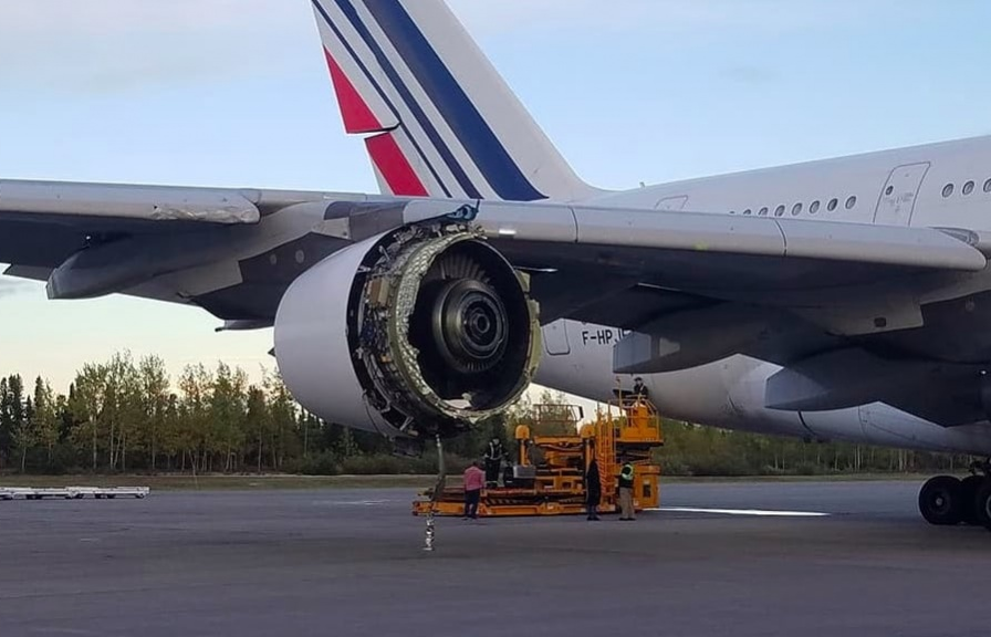 Máy bay A380 của Air France hạ cánh khẩn cấp do lỗi động cơ