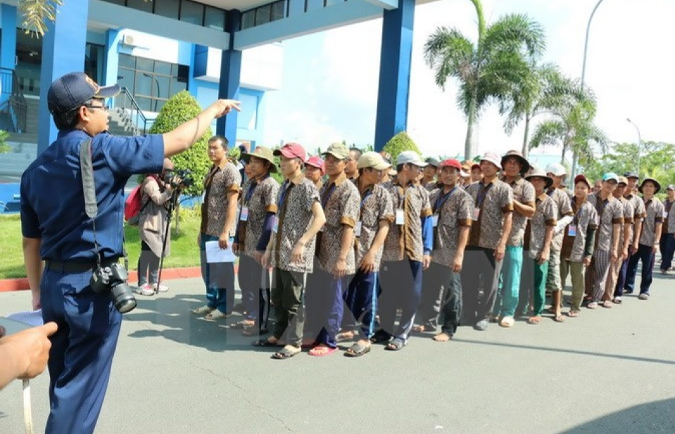 Indonesia trao trả 239 ngư dân Việt Nam qua đường biển