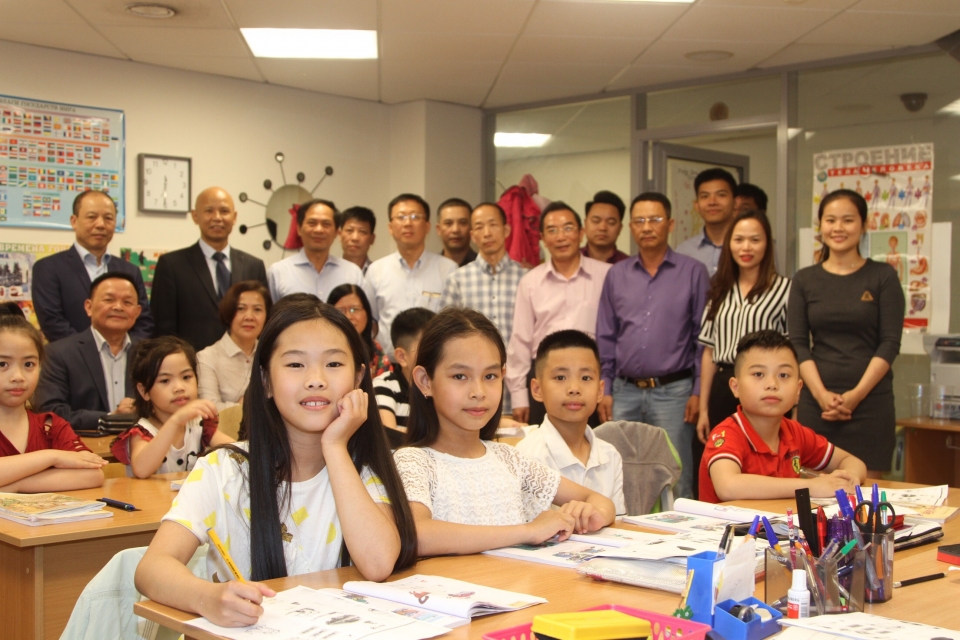 dua tieng viet den voi con em cong dong tai ekaterinburg