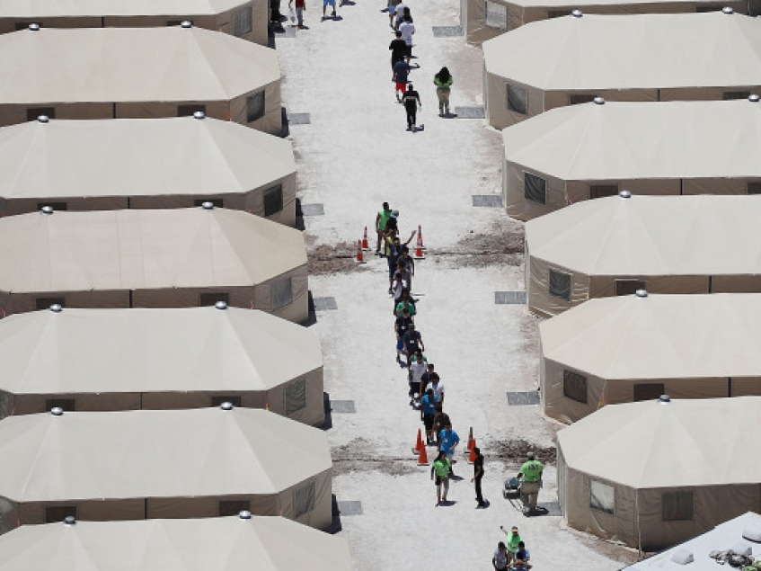 ​Mỹ sẽ xây dựng “thành phố lều” cho người di cư