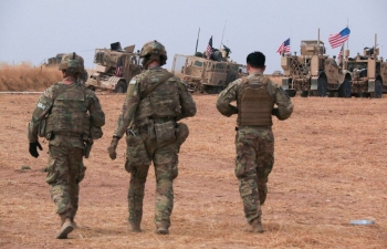 Hơn 100 xe thiết giáp chở binh sĩ Mỹ tràn vào Iraq từ Syria