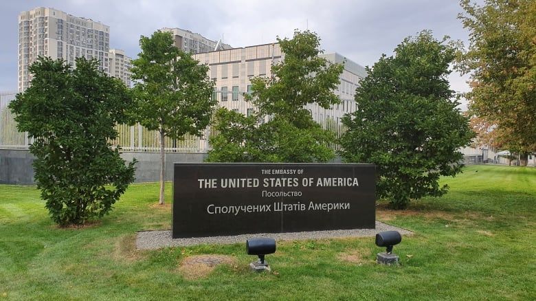 Nhân viên Đại sứ quán Mỹ tử vong sau vụ tấn công, Ukraine truy lùng nghi phạm