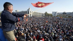 Biểu tình ở Kyrgyzstan: Chiếm giữ nhà Quốc hội và quảng trường trung tâm, phóng thích cựu Tổng thống Atambayev