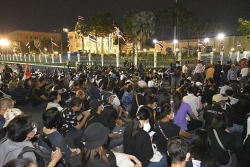 Thái Lan ban bố tình trạng khẩn cấp ở Bangkok đối phó biểu tình leo thang