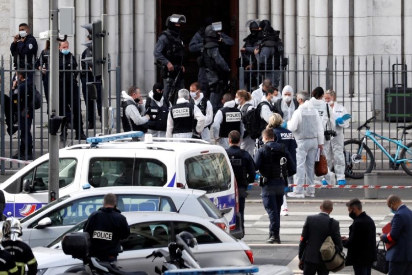 Tấn công khủng bố bằng dao ở Pháp: Hung thủ bị thương nặng, Paris báo động an ninh, quốc tế phẫn nộ