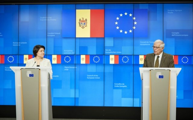Đại diện cấp cao EU và Thủ tướng Moldova ở Bỉ ngafy28/10. (Nguồn: G4media)