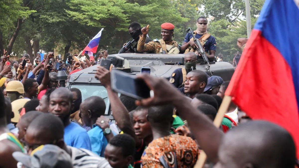 Burkina Faso: Chuyện riêng, lo chung