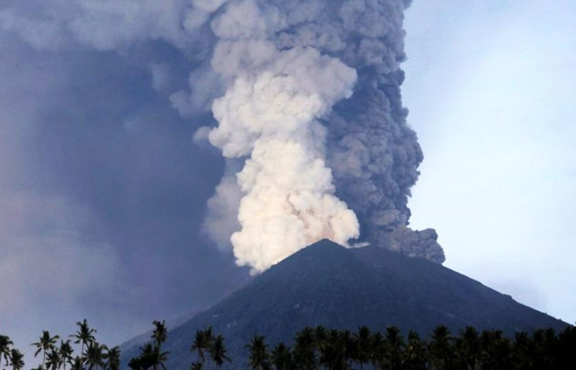 Indonesia gia hạn lệnh đóng cửa sân bay tại Bali vì núi lửa