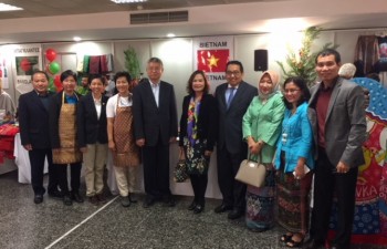 ​Đại sứ quán Việt Nam tại Hy Lạp tham gia Hội chợ từ thiện