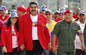 Mỹ cho phép một số công ty đóng thuế ở Venezuela, trừng phạt thêm 5 quan chức cấp cao
