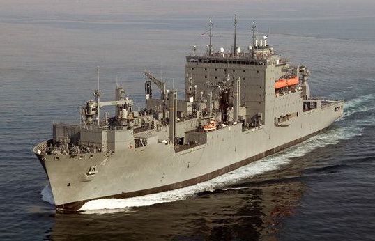 Tàu hàng Mỹ lần đầu tiên tiếp tế tàu hải quân Ấn Độ trên Biển Đông 