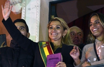 Mỹ chúc mừng, Brazil, Venezuela phản ứng trái ngược về Tổng thống lâm thời tự xưng Bolivia