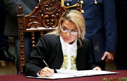Bolivia: Tổng thống lâm thời tự xưng ký ban hành luật tổ chức tổng tuyển cử