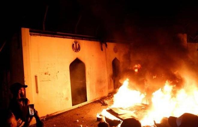 Iraq: Người biểu tình đốt phá Lãnh sự quán Iran ở Najaf